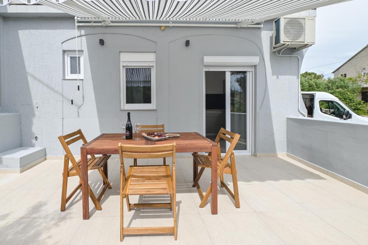 Double L House Apartment Novalja Exterior photo