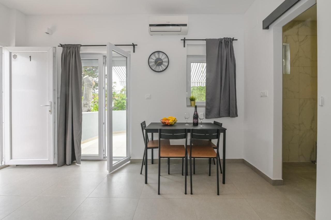 Double L House Apartment Novalja Room photo