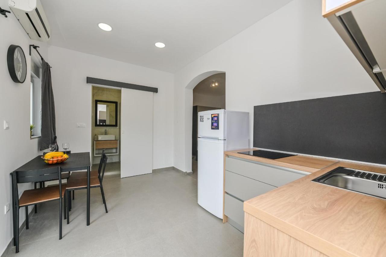 Double L House Apartment Novalja Exterior photo